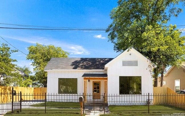 Primary Photo - 326 Sharer St