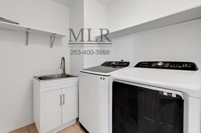 Building Photo - Half-Acre Corner Lot with Hot Tub, Deck, a...