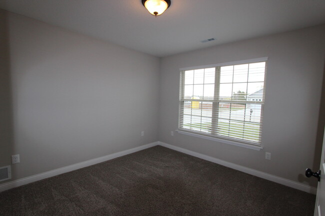 Building Photo - 721 Promenade Dr