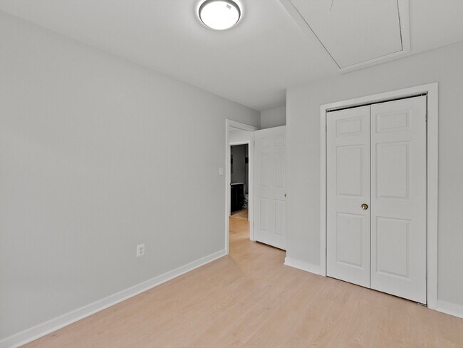 Building Photo - "Spacious 5-Bed Haven on Cedarest Rd – Where Comfort Meets Convenience in Fairfax!"