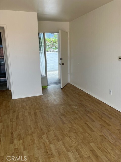Building Photo - 524 Avenida Victoria