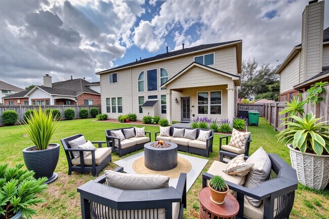 Building Photo - 2409 Shorebrook Dr