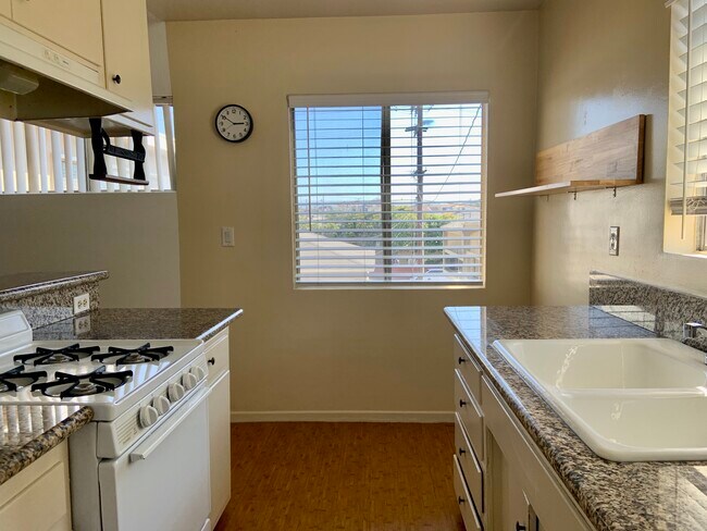 Primary Photo - 1511 Artesia Blvd
