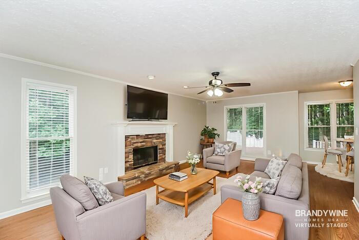 Building Photo - 244 Dene Dr