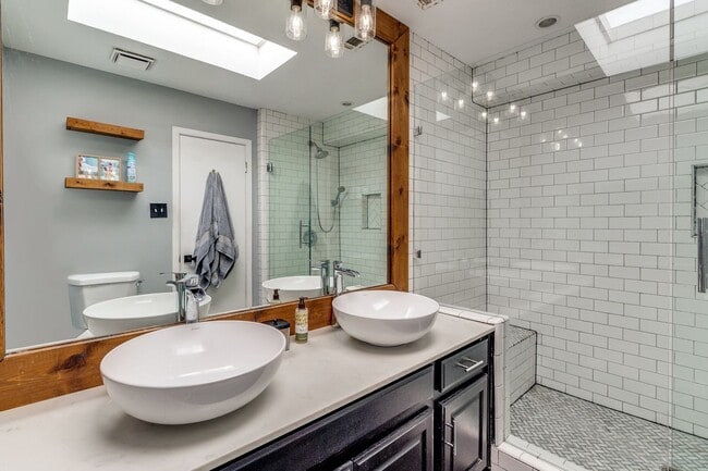 Building Photo - Oaklawn Lemmon Gem