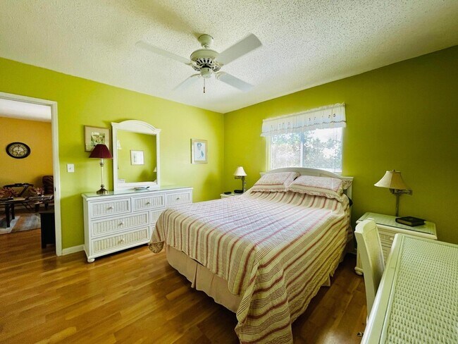 Building Photo - 257 S Cypress Rd