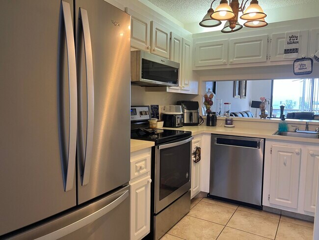Building Photo - 3138 Via Poinciana