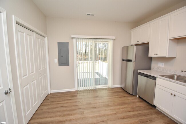 Building Photo - 105 Cunningham Rd