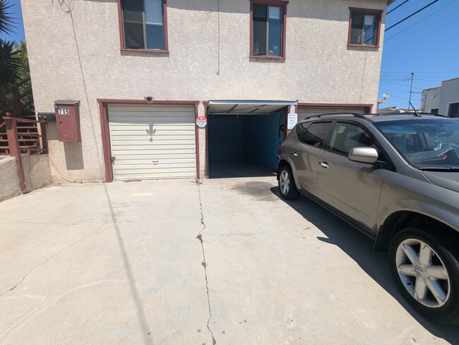 Building Photo - 727 Portola Ave
