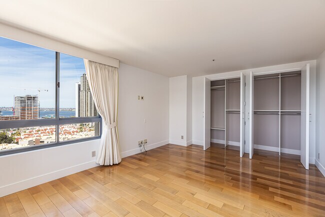 Bedroom - 700 Front St