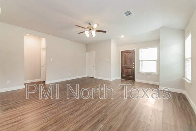 Building Photo - 6415 Graceland Dr