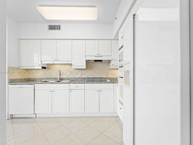 Building Photo - 4779 Collins Ave