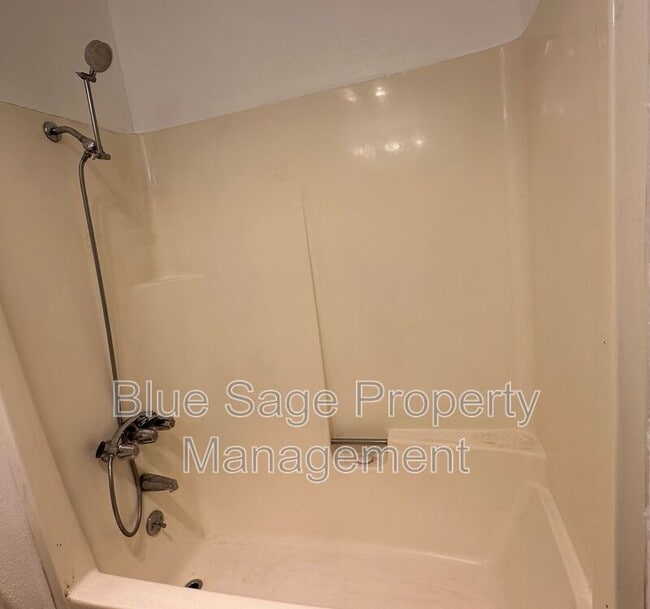 Building Photo - 43 Breeze Way