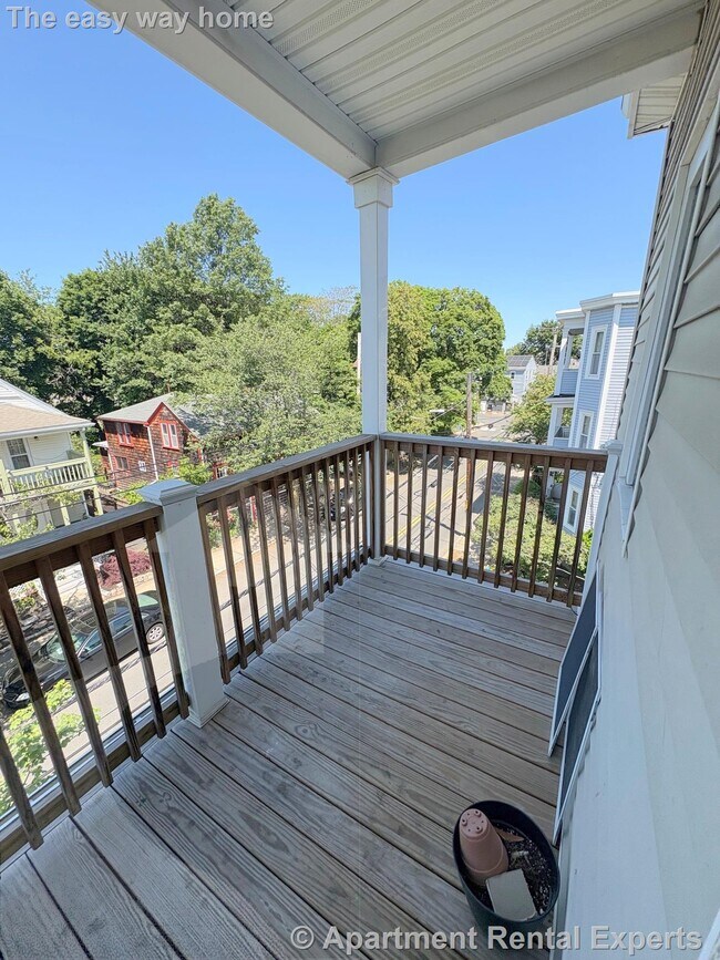 Building Photo - 196 Sherman St