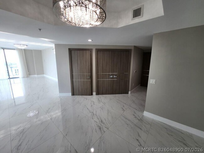 Building Photo - 17301 Biscayne Blvd
