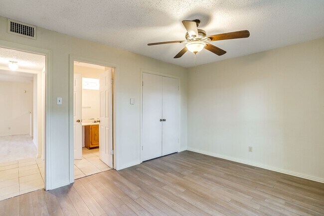 Building Photo - One side of 2 story duplex available-  3 b...