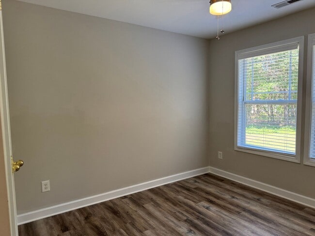 Building Photo - Two Bedroom Townhouse in Sherrills Ford wi...