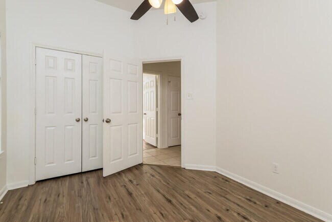 Building Photo - 1729 Fay Dr