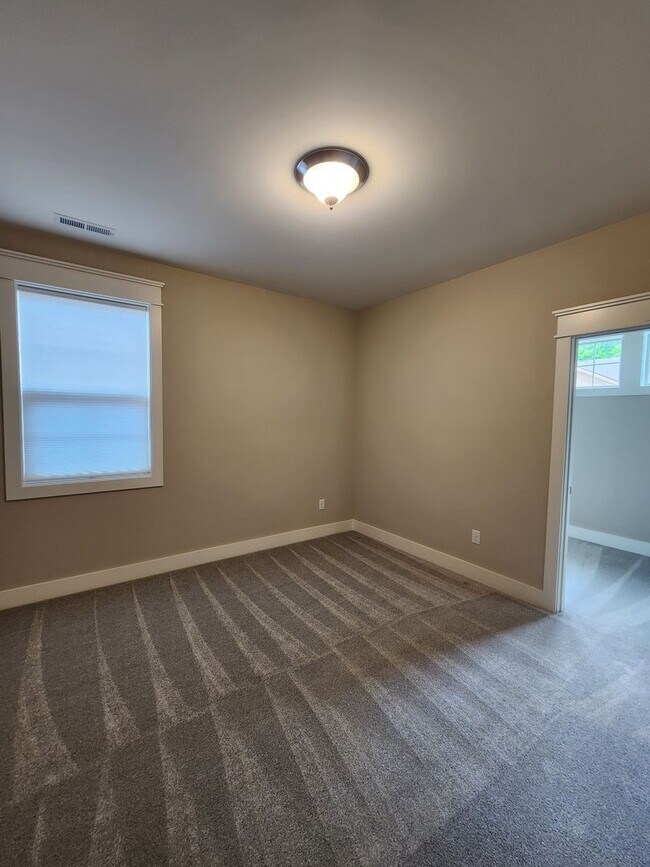 Building Photo - Black Mountain-Sweet Birch Commons***