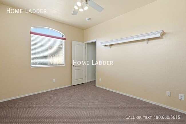 Building Photo - 4172 E Santa Fe Ln