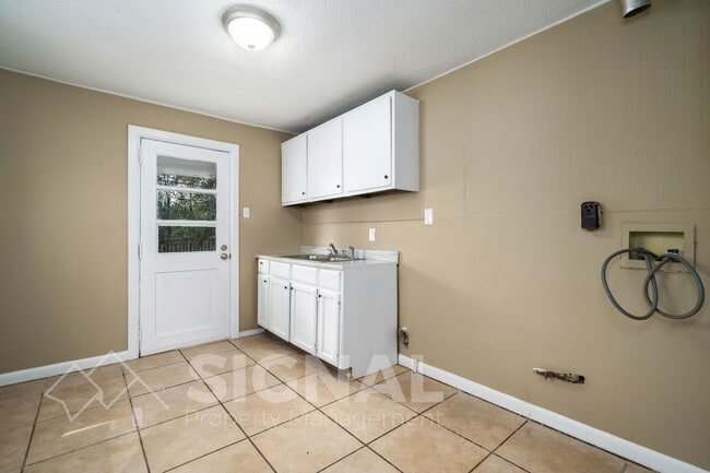 Building Photo - 1337 Woodward Rd