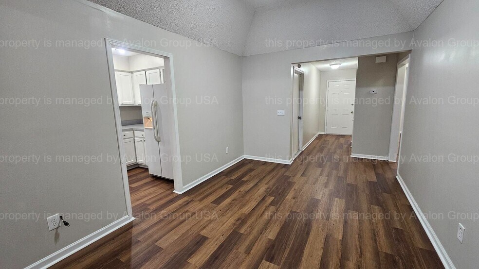 Building Photo - 3545 Villa Pl