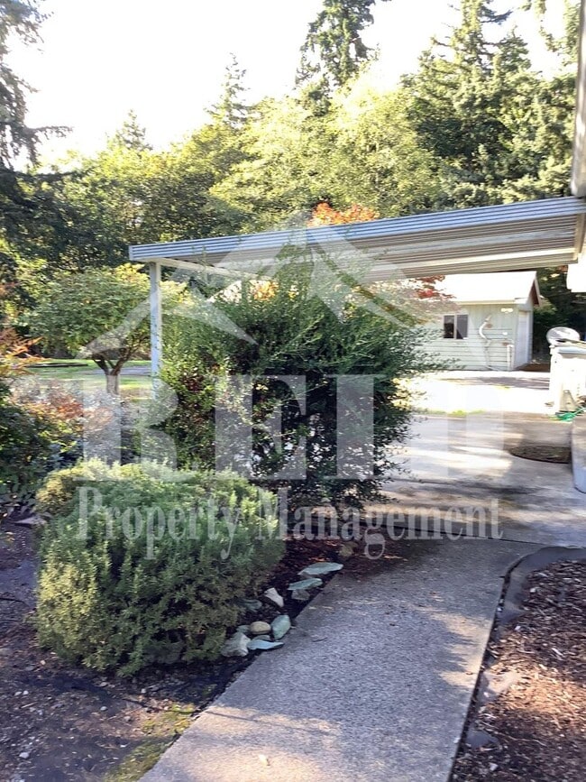 Building Photo - Central Kitsap Rambler 3 Bed 1.5 Bath 2 car garage