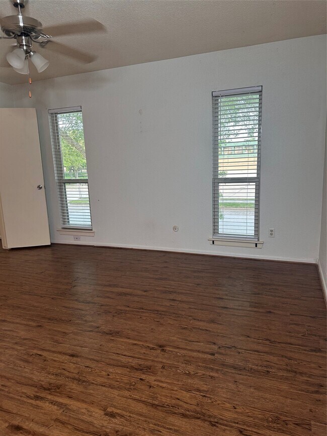 Building Photo - 1413 Bonanza Rd