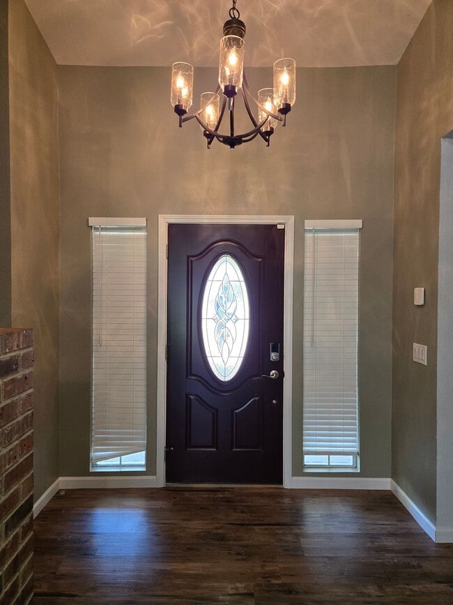 Building Photo - Charming 3BD/2BA Home in Quiet Cul-De-Sac with Solar & Included Landscaping