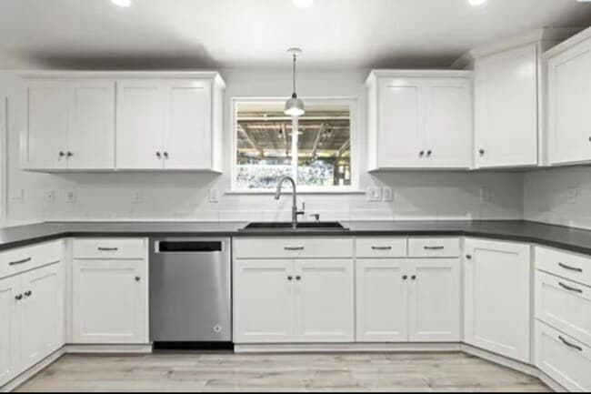 Building Photo - Elegant 4-Bedroom Home on a Corner Lot in ...