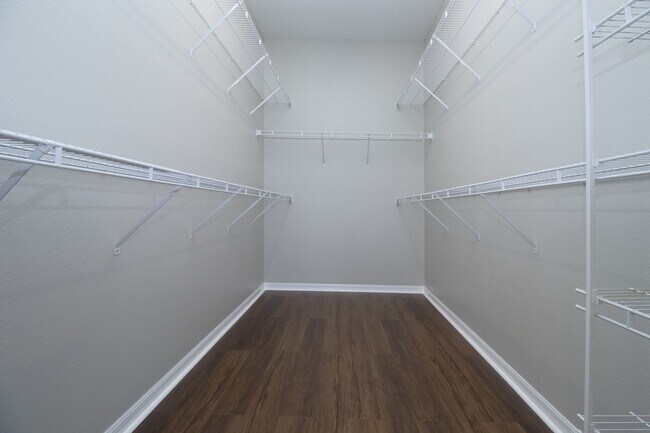 Building Photo - 4 bedroom 3 Bath Pool home in Lakewood Ran...