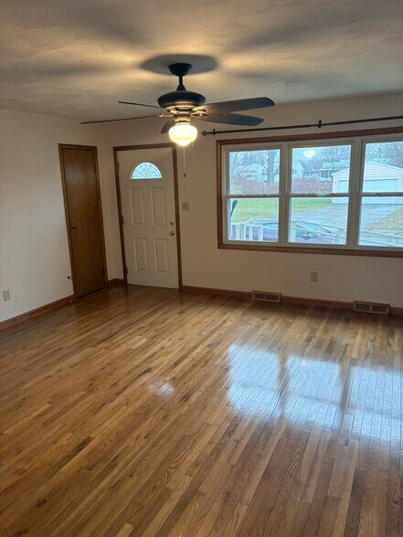 Building Photo - 3815 Dexter Ave