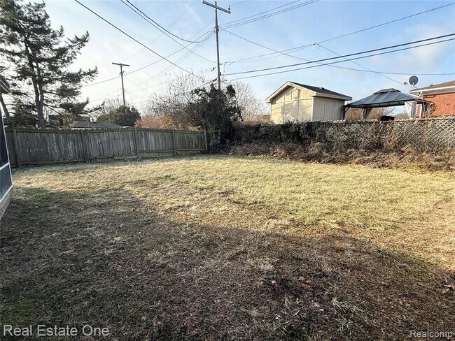 Building Photo - 6845 Plainfield St