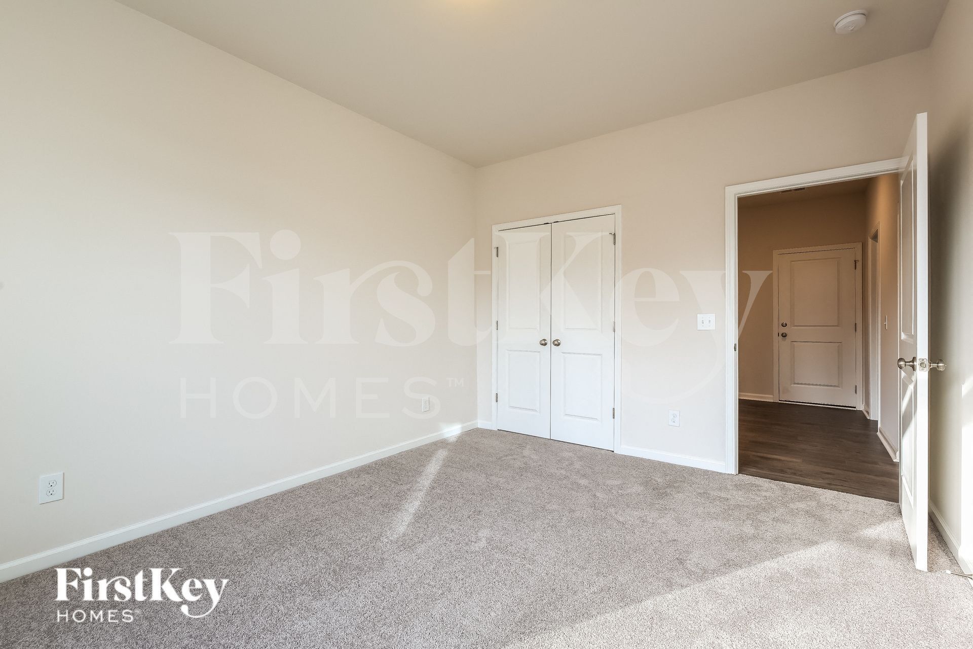 Building Photo - 558 Hillpark Ln