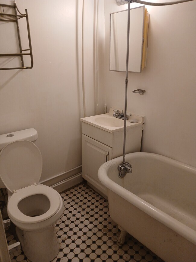 Building Photo - 1721 McCulloh St