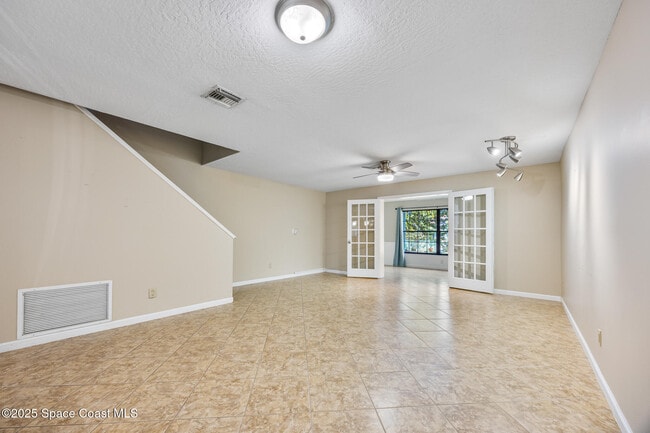 Building Photo - 194 Queens Ct