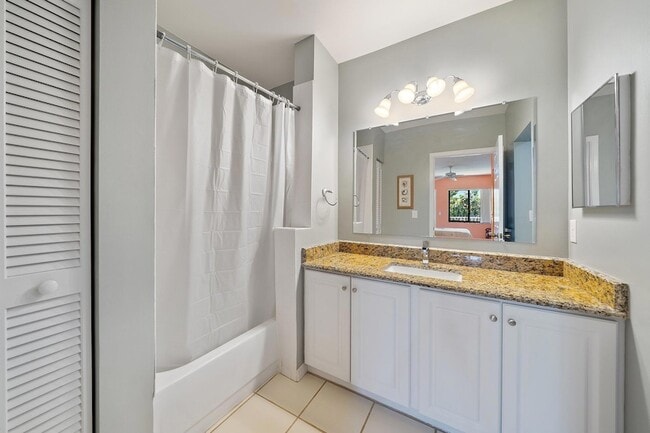 Building Photo - 860 Bella Vista Ct S