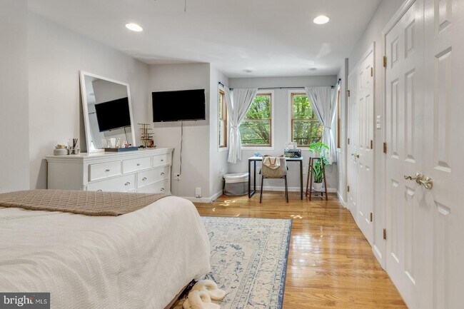 Building Photo - 920 S 16th St