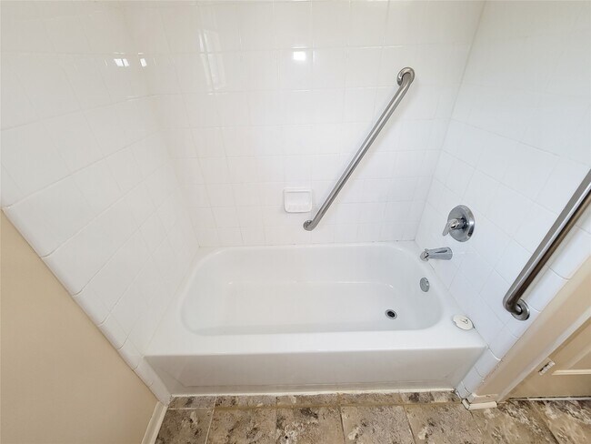 Building Photo - 19718 Byron Meadows Dr