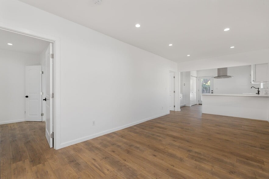 Building Photo - 529 Wentworth Ave
