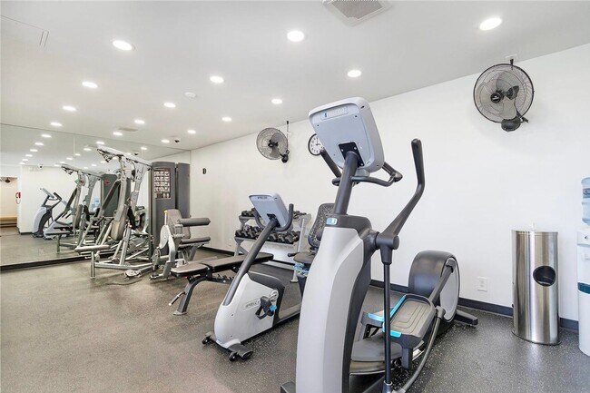 Building Photo - Great Location Awesome View and Amenities | 2-Bed 2-Bath 1-Parking