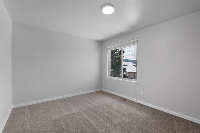 Building Photo - remodeled Monument town home