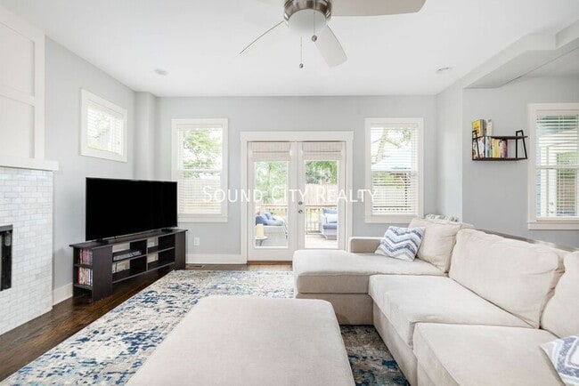 Building Photo - 606B Eastboro Dr