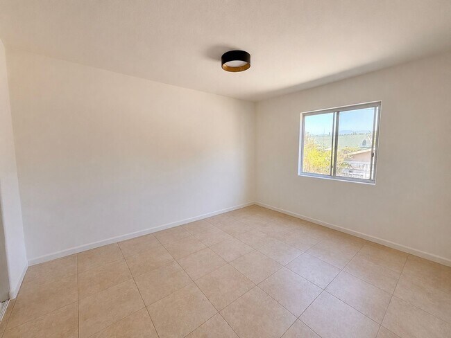 Building Photo - 1027 Coronado Ter