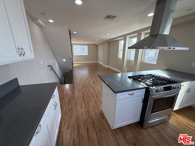 Building Photo - 2303 1/2 Hauser Blvd