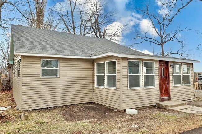 Building Photo - 305 Bass Ave