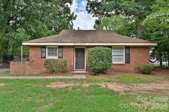 Building Photo - 8439 Country Oaks Rd