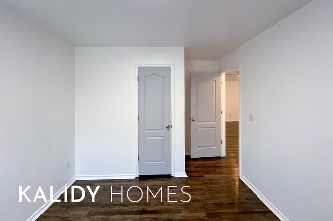 Building Photo - 7807 Bennie Terrace