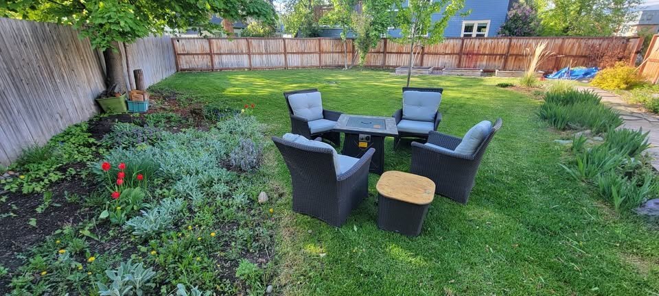 Building Photo - 823 Hazel St S