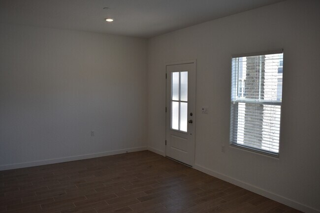 Building Photo - 7068 E Simpson Ave